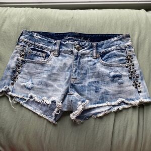 Vintage Low Rise Y2K Denim American Eagle Studded Shorts — Size 2!!